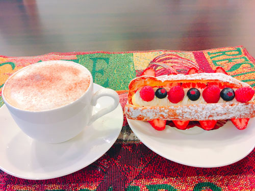 ケーキとコーヒー